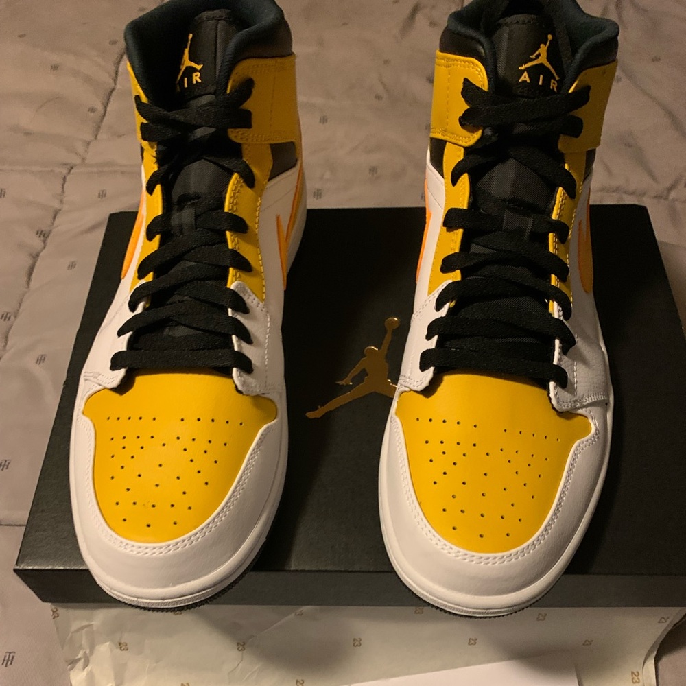 Nike Jordan 1 Mids  size US mens 12 Uni Gold